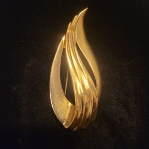 M Jent Vintage Elegant Gold-Tone Women's Jewelry Brooch